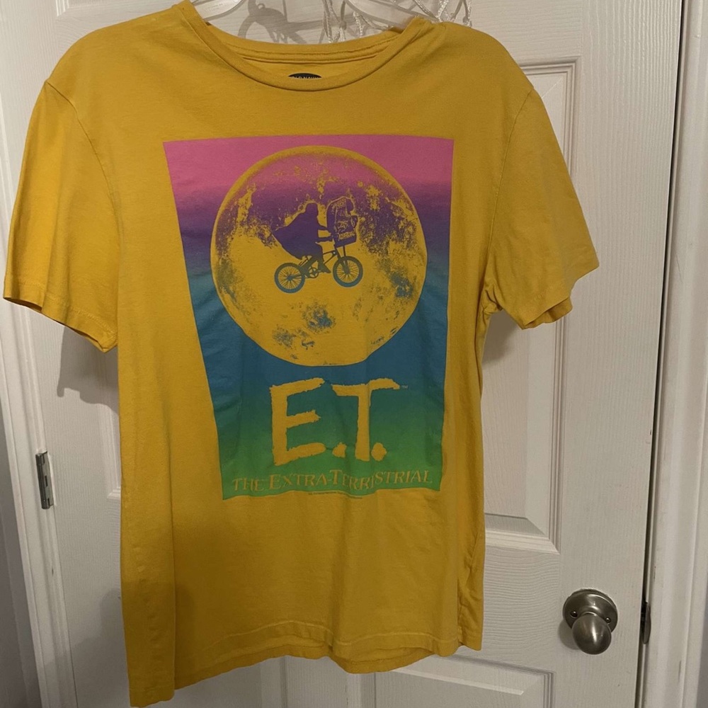 Men’s Old navy et shirt size medium